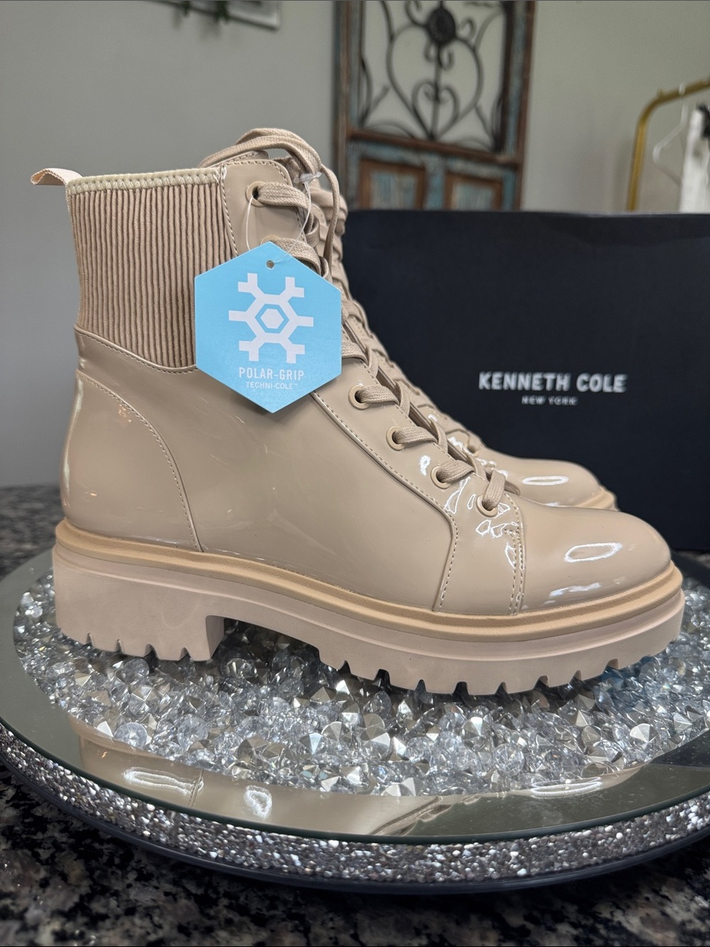 Kenneth Cole leather polar grip Patent Lace-Up Chunky Sole Boots in Beige NEW